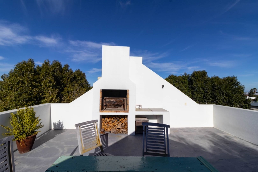 2 Bedroom Property for Sale in Sandbaai Western Cape